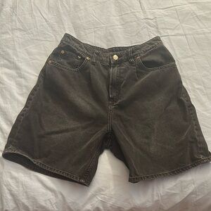 Mom short jeans size 8 super cute worn once. H&M
